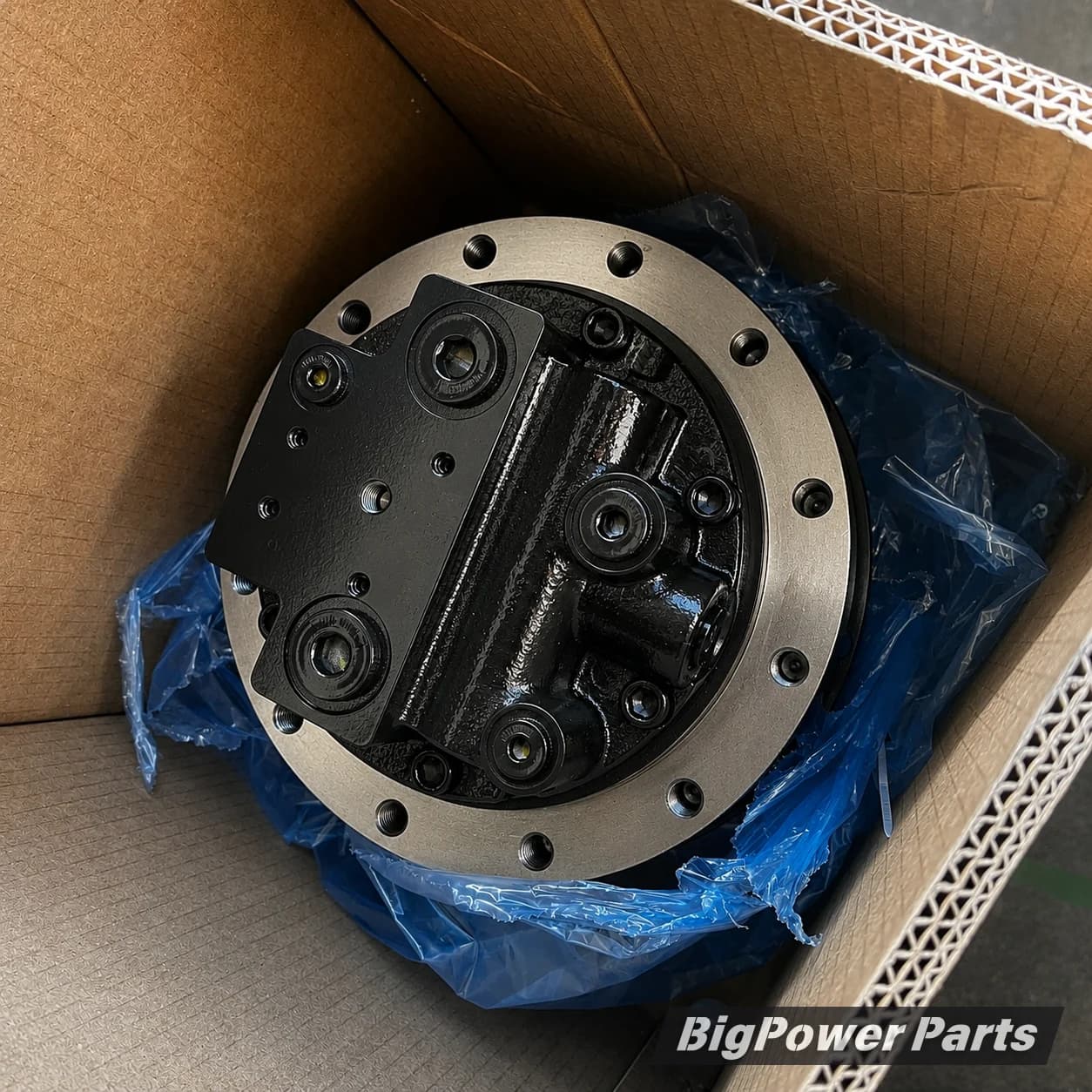 Case TR320 Final Drive image 5