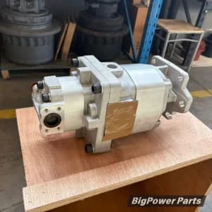 Komatsu WA500-6 Powertrain Cooling Pump 705-52-31230