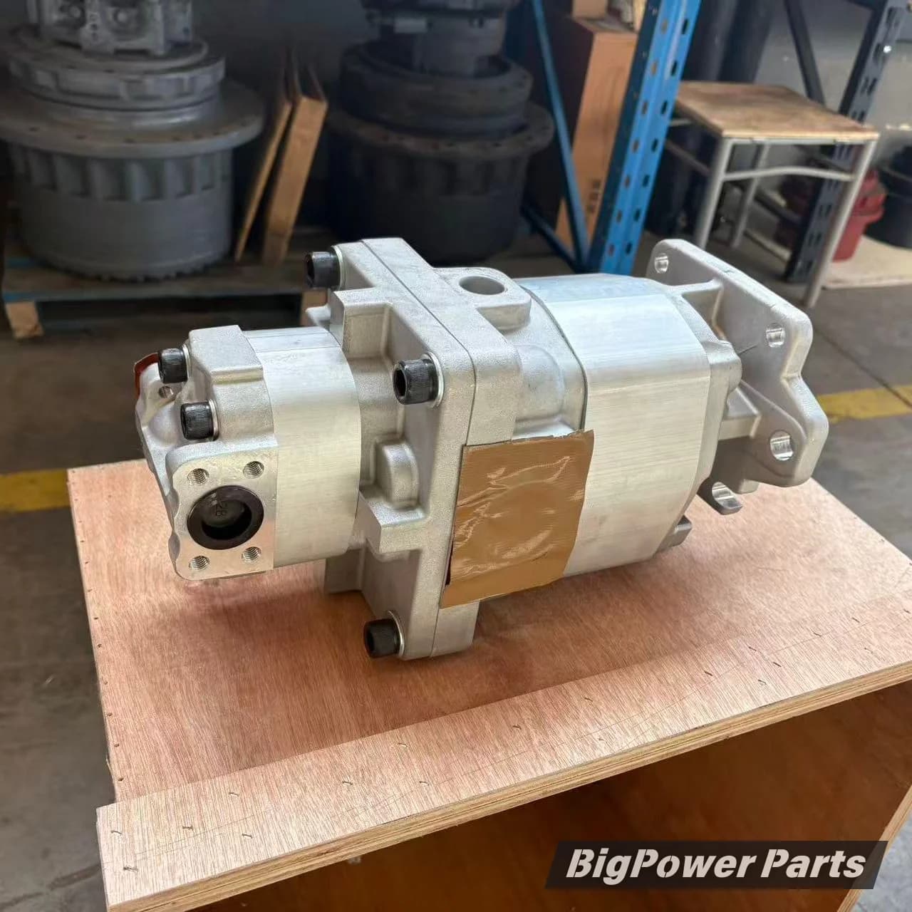 Komatsu WA500-6 Powertrain Cooling Pump 705-52-31230