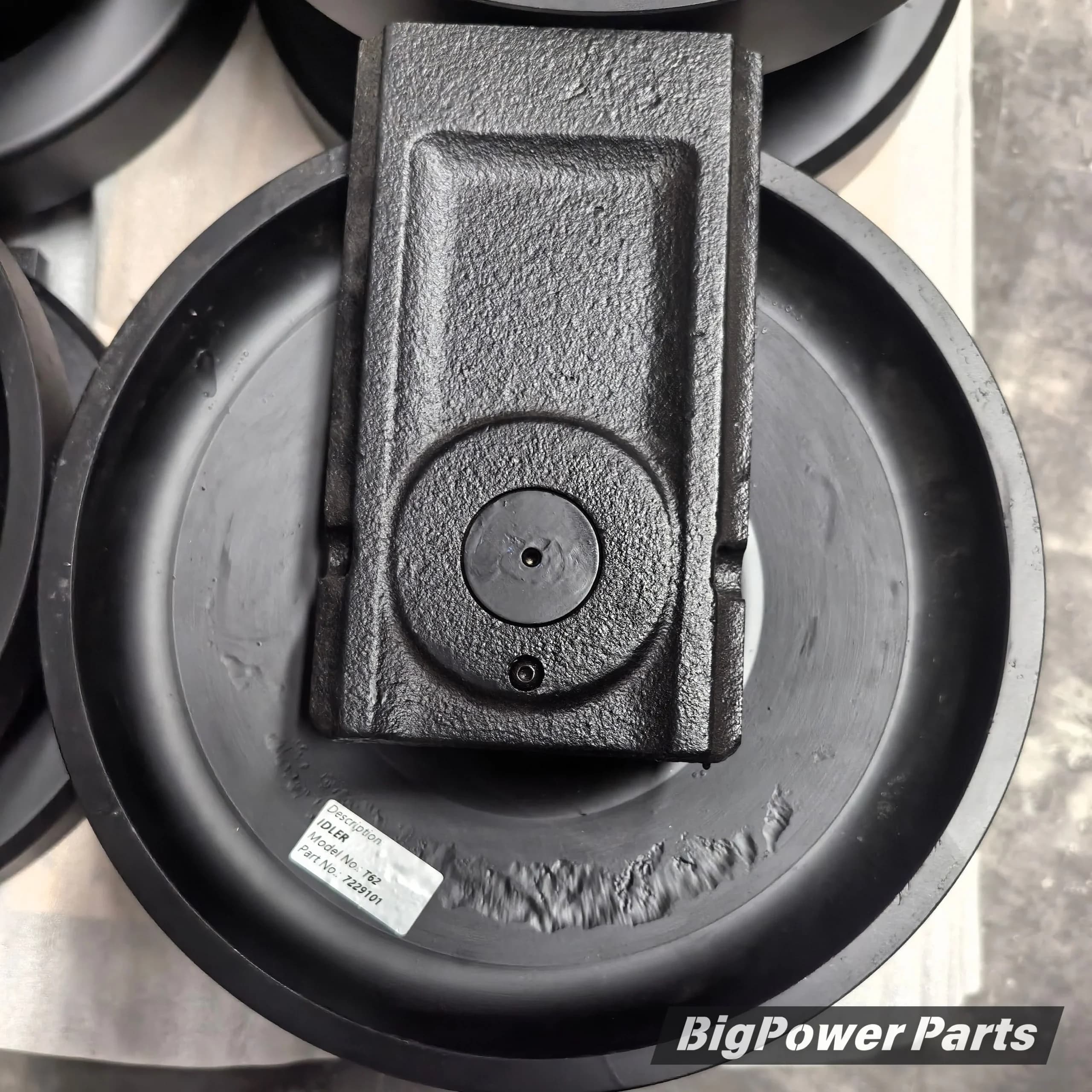 Front Idler Bobcat T590 T595 T62 T64 T66 T550 PN: 7229101