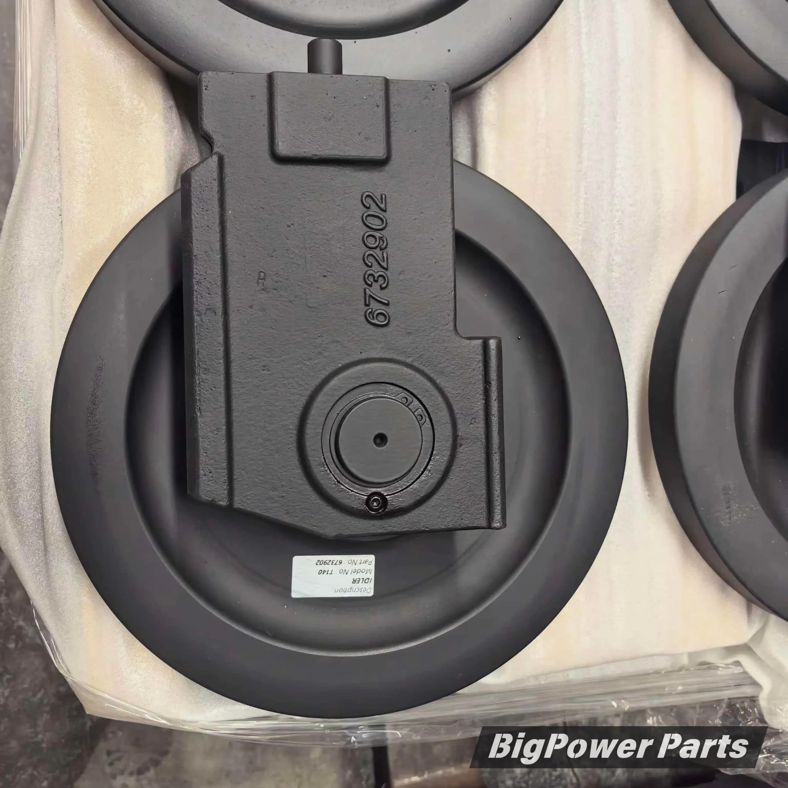 Front Idler Bobcat T770 T190 T250 T650 T590 T300 T180 T630 PN: 6732902 6693237 6686633 6686903 T320 T730 T750 T200 T140 864