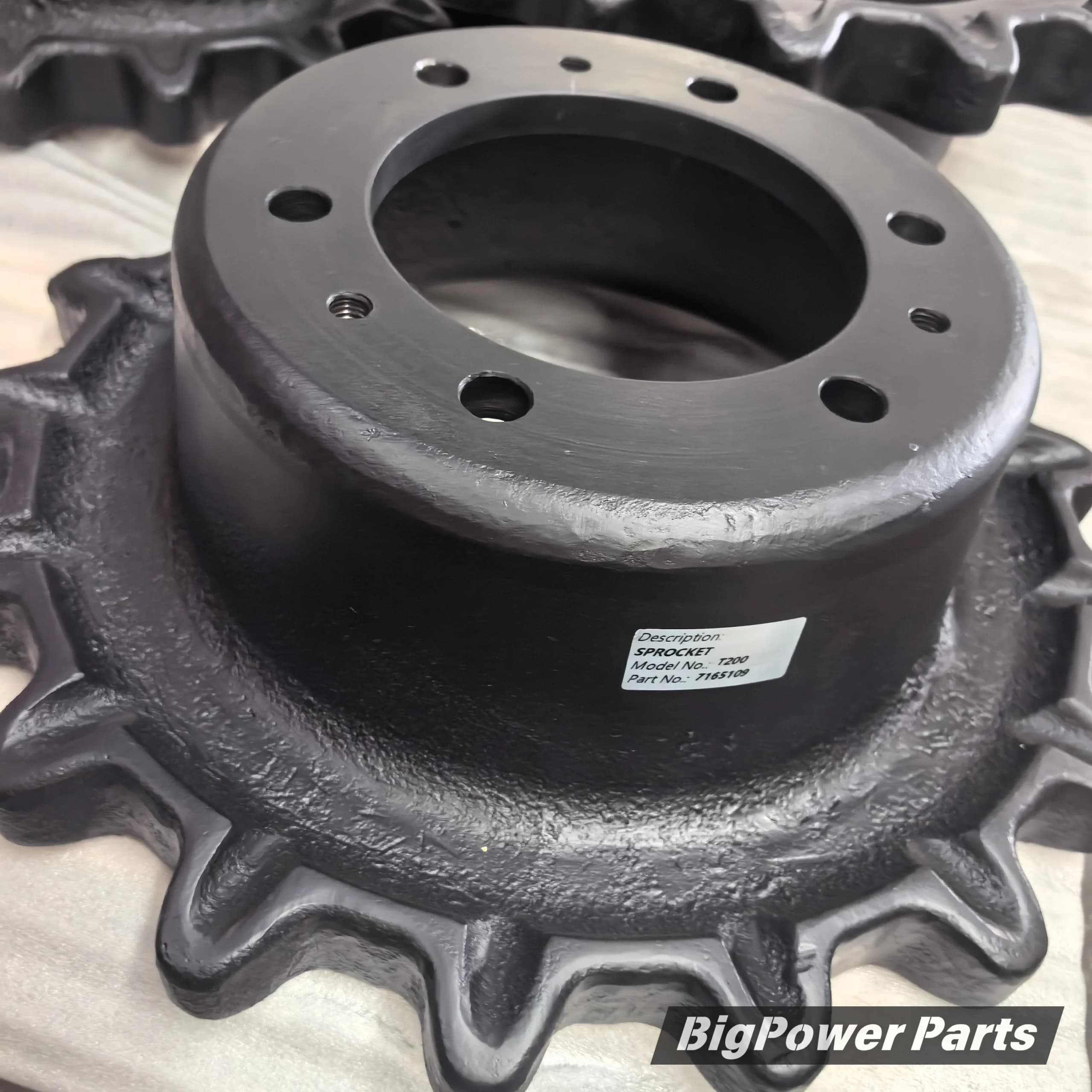 Sprocket Bobcat T770 T870 T200 T250 T300 T650 T320 T630 T740 T750 PN: 7107787 7165109 7107786 (17T6H)